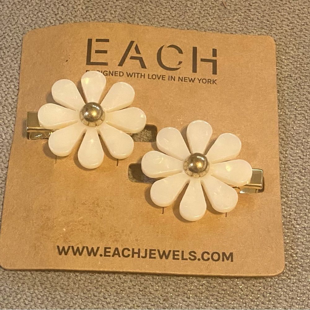 New pearl and gold barretas by Each
